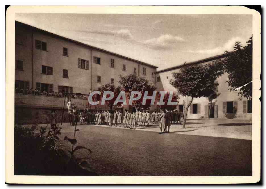 CPA Marseille Monastere du refuge Grande cour de recreation 