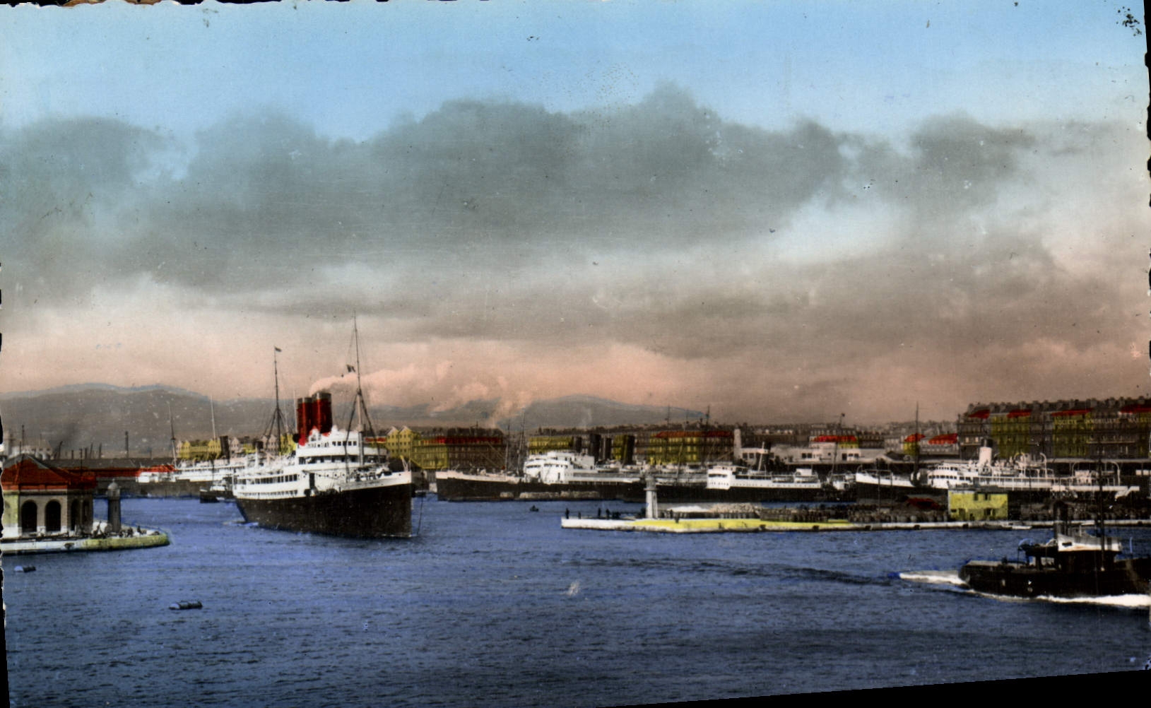 CPA Marseille Quai de la Joliette Bateau 