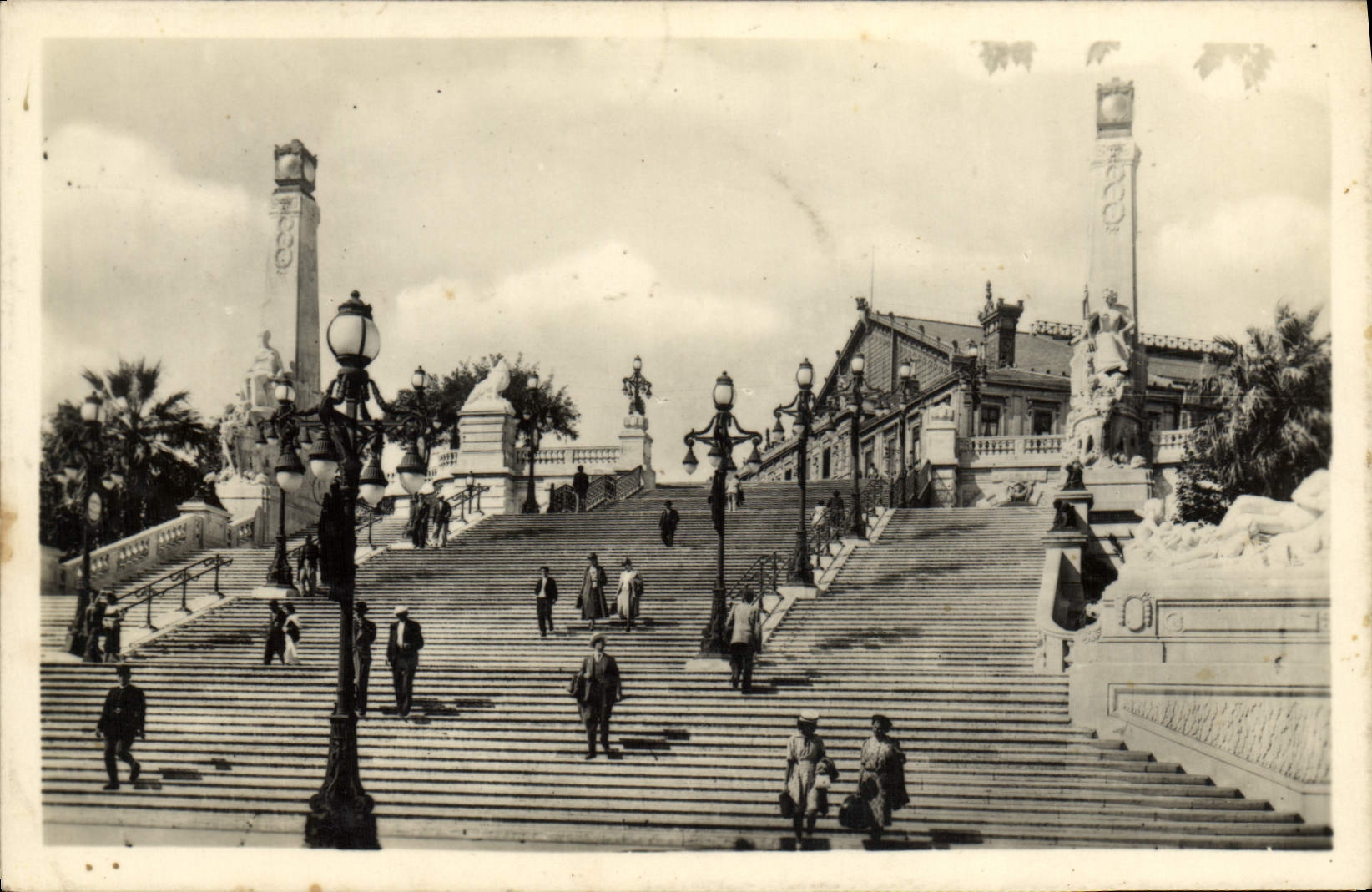 CPA Marseille La Gare L'Escalier Monumental