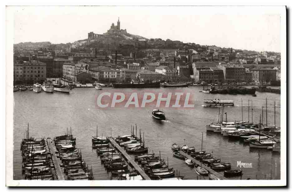 CPA Marseille Le Vieux Port et Notre Dame De la Garde Bateaux