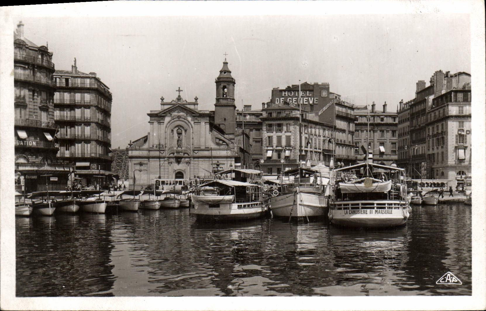 CPA Marseille Le Quai des Belges Vu Du Vieux Port Bateaux 