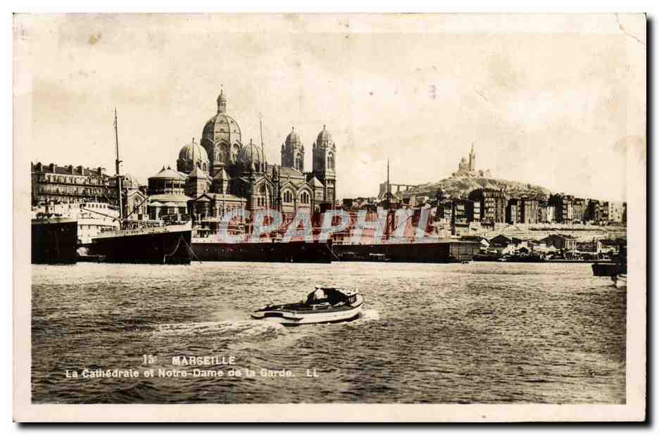 CPA Marseille La Cathedrale et Notre Dame de la Garde Bateaux