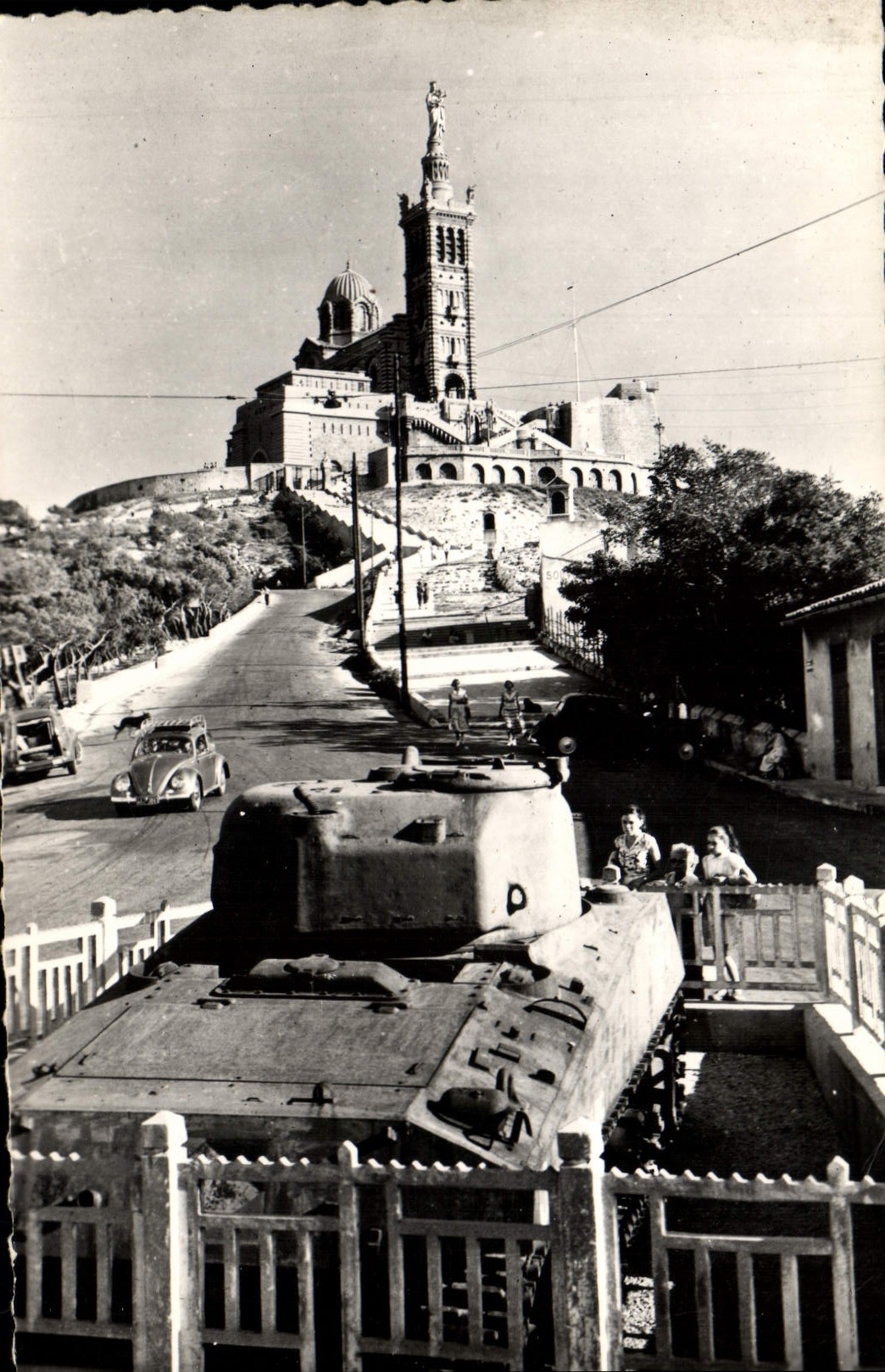 CPM Marseille N D de la Garde Tank Char d'assaut Militaria 
