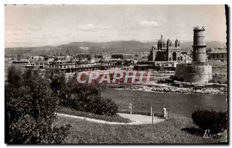 CPM Marseille Les Quais et la Cathedrale Vus du Jardin du Pharo 