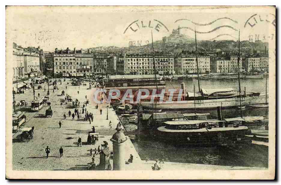 CPA Marseille Le Quai des Belges et Notre Dame de la Garde Bateaux