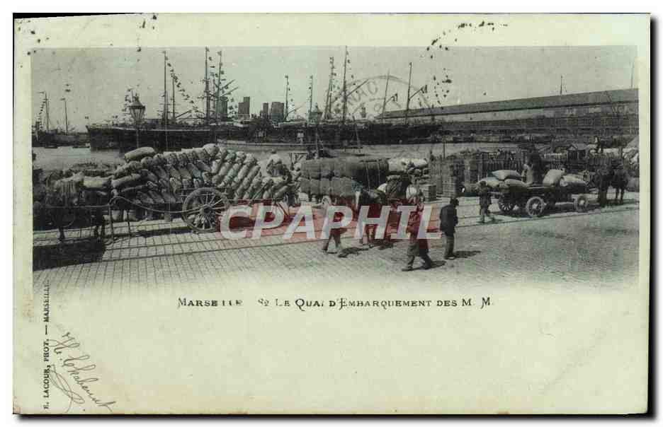 CPA Marseille Le quai d'embarquement des Messageries Maritimes Bateaux