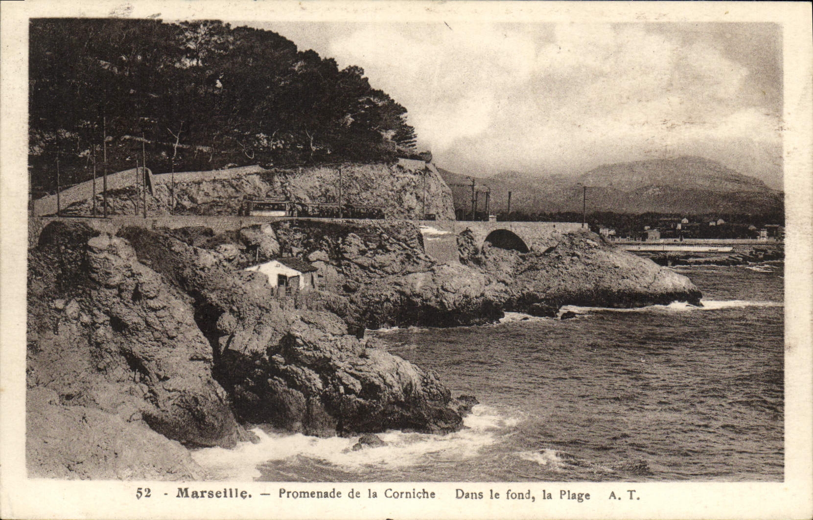 CPA Marseille Promenade de la Corniche Dans le fond la Plage 