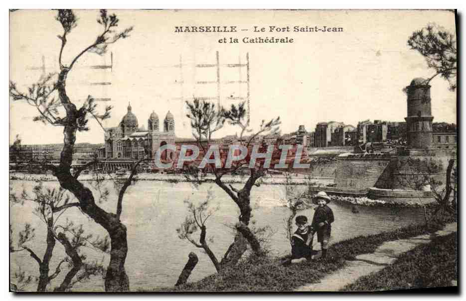 CPA Marseille Le Fort Saint Jean et la Cathedrale Enfants