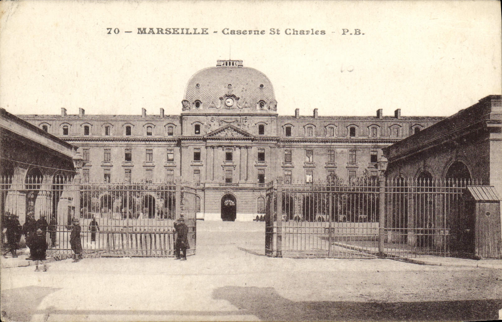 CPA Marseille Caserne St Charles Militaria