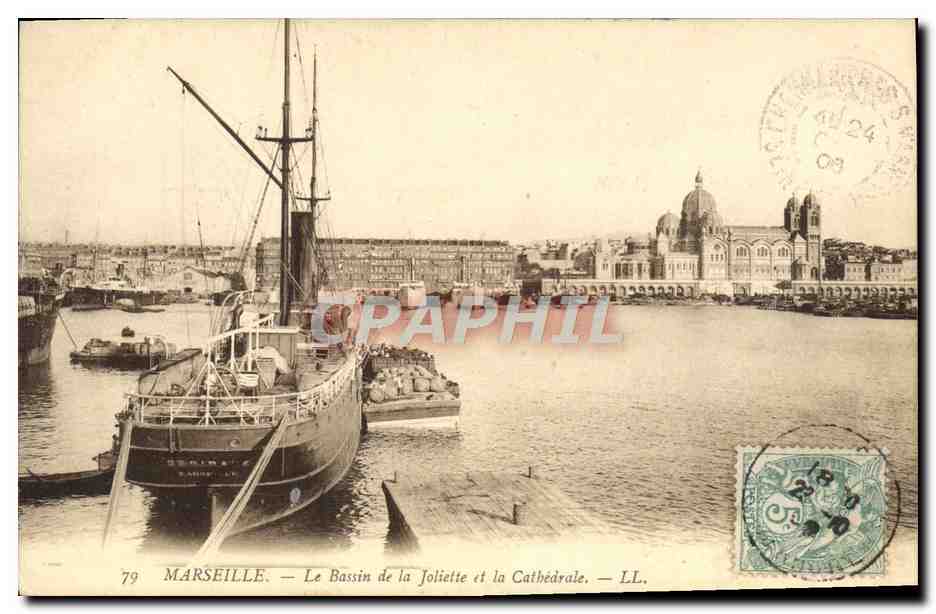 CPA Marseille La Bassin de la Joliette et la Cathedrale Bateau
