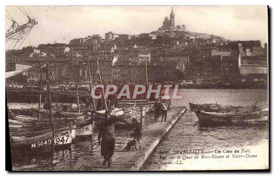 CPA Marseille Un Coin du Port Bateau