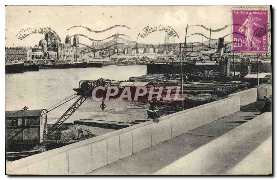 CPA Marseille La Joliette Bateaux 