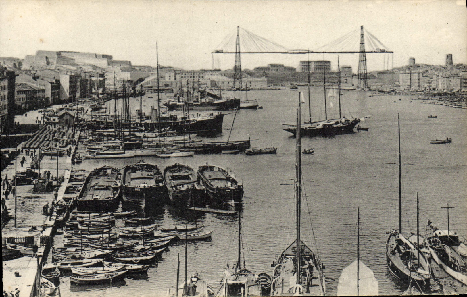 CPA Marseille Le Vieux port Bateaux 