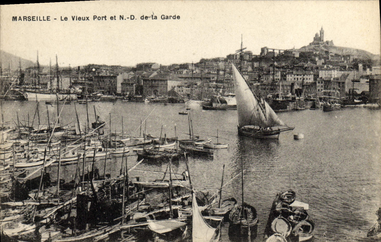 Marseille - Le Vieux Port et N.-D. de la Garde — CPAPHIL