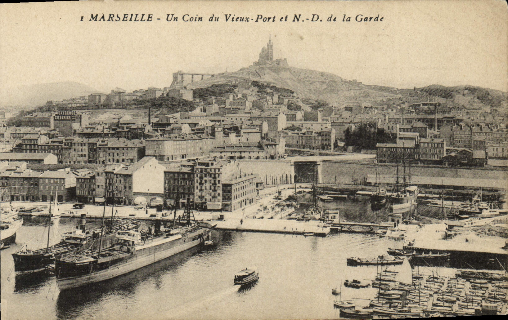 CPA Marseille un coin du vieux port et ND de la garde Bateaux 