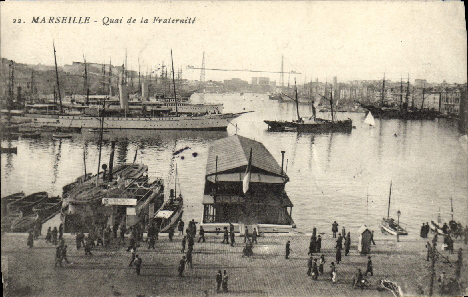 Marseille - Quai de la Fraternité — vue du port avec navires et quai animé — éditeur non identifié, n° 22
