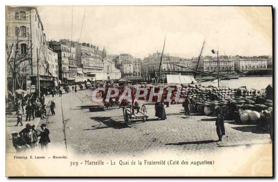 CPA Marseille Le quai de la fraternite Cote des Augustins Bateaux 