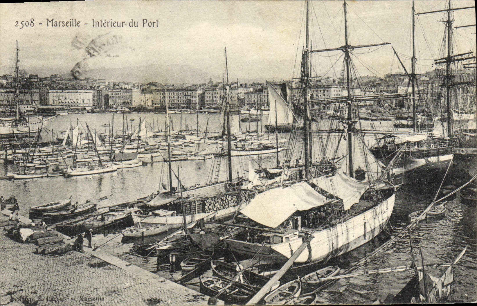CPA Marseille Interieur du port Bateaux Voiliers