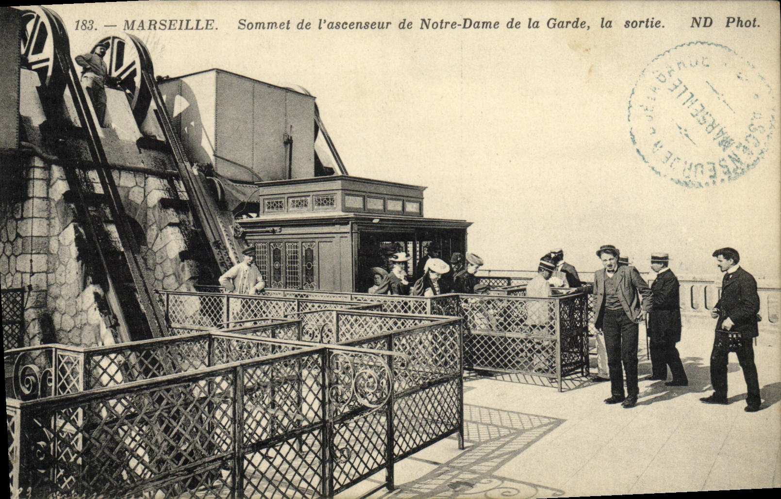 Marsella — Cima del ascensor de Notre-Dame de la Garde, la salida — ND Phot. n°183