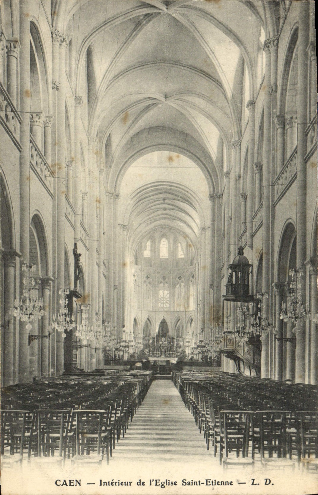 CPA Caen Interieur de L'Eglise Saint Etienne