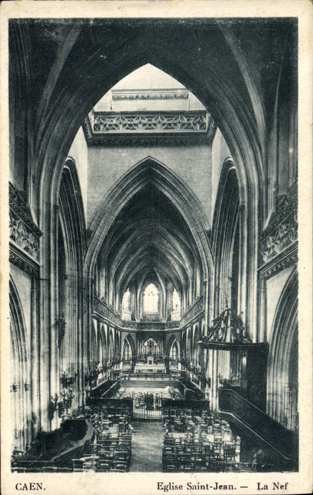 CPA Caen Eglise Saint Jean La nef
