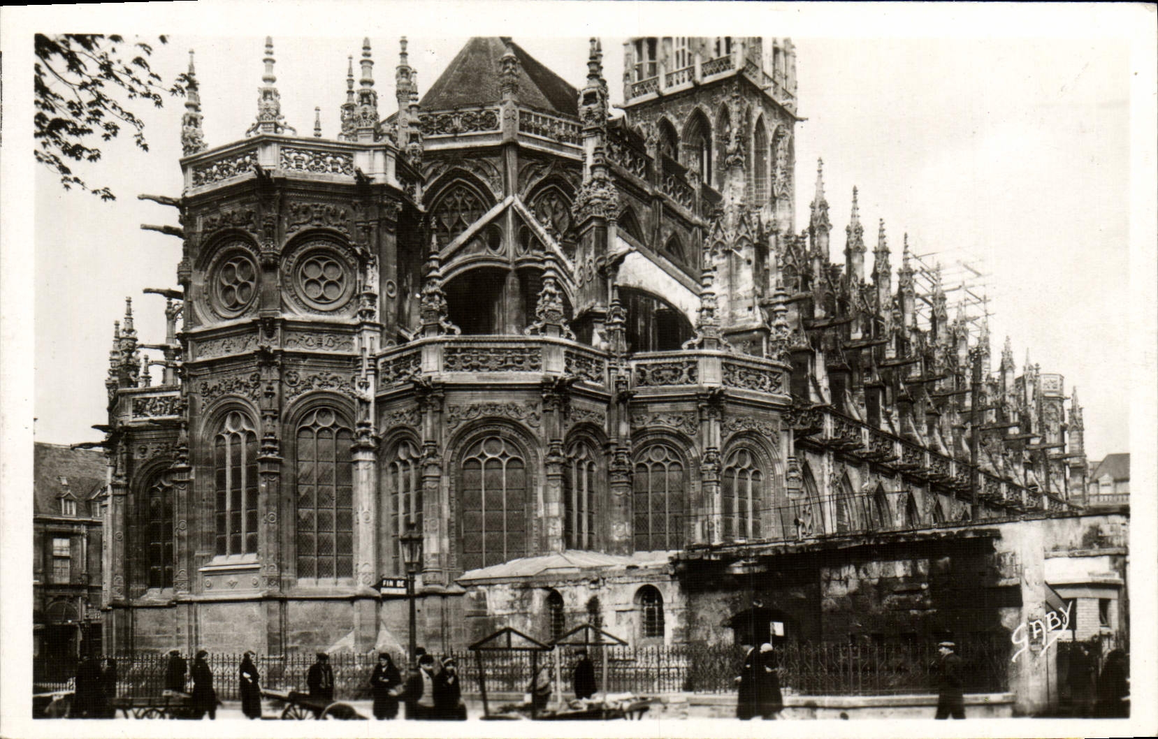 CPM Caen Abiside de Eglise Saint Pierre