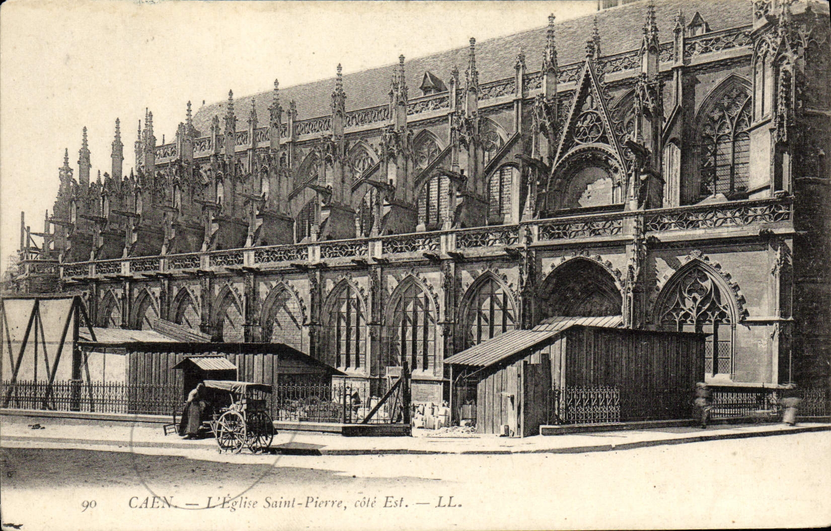 Caen — L'Église Saint-Pierre, côté Est — LL. — N° 90