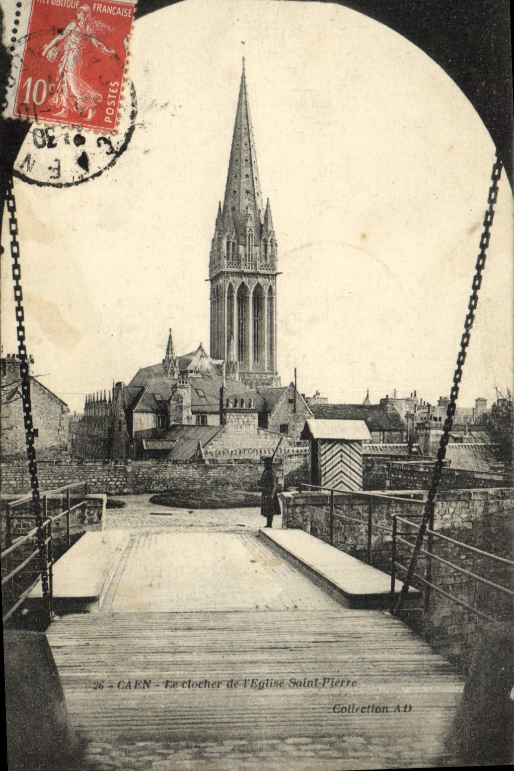 CPA Caen Le clocher de l'Eglise Saint Pierre 