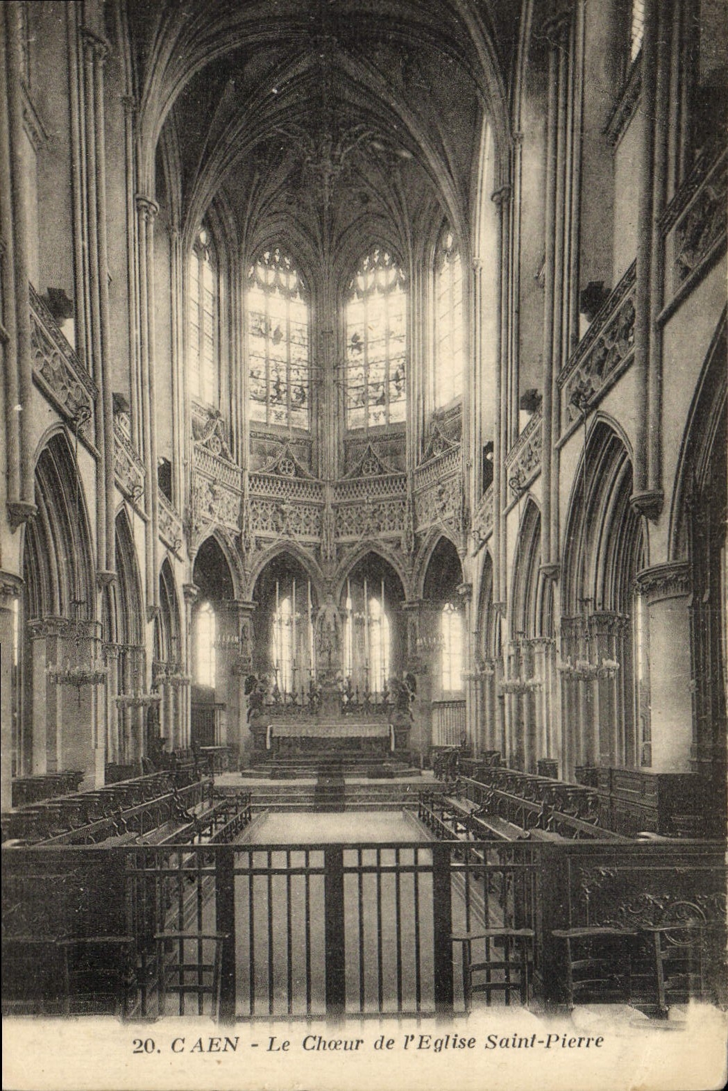 CPA Caen Le choeur de l'eglise Saint Pierre