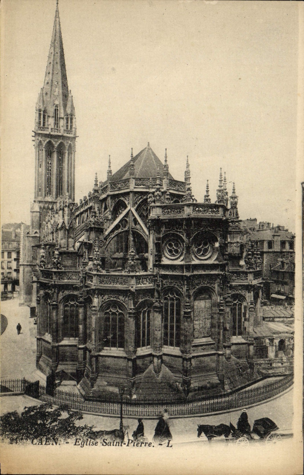 Caen - Église Saint-Pierre — vue de l'abside et du clocher