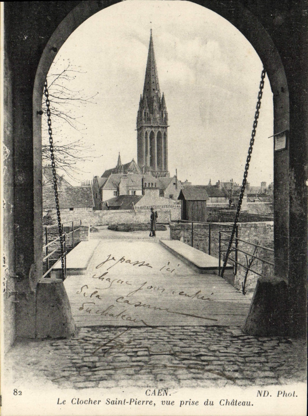 CPA Caen L'Eglise Saint Pierre Vue Prise du Chateau