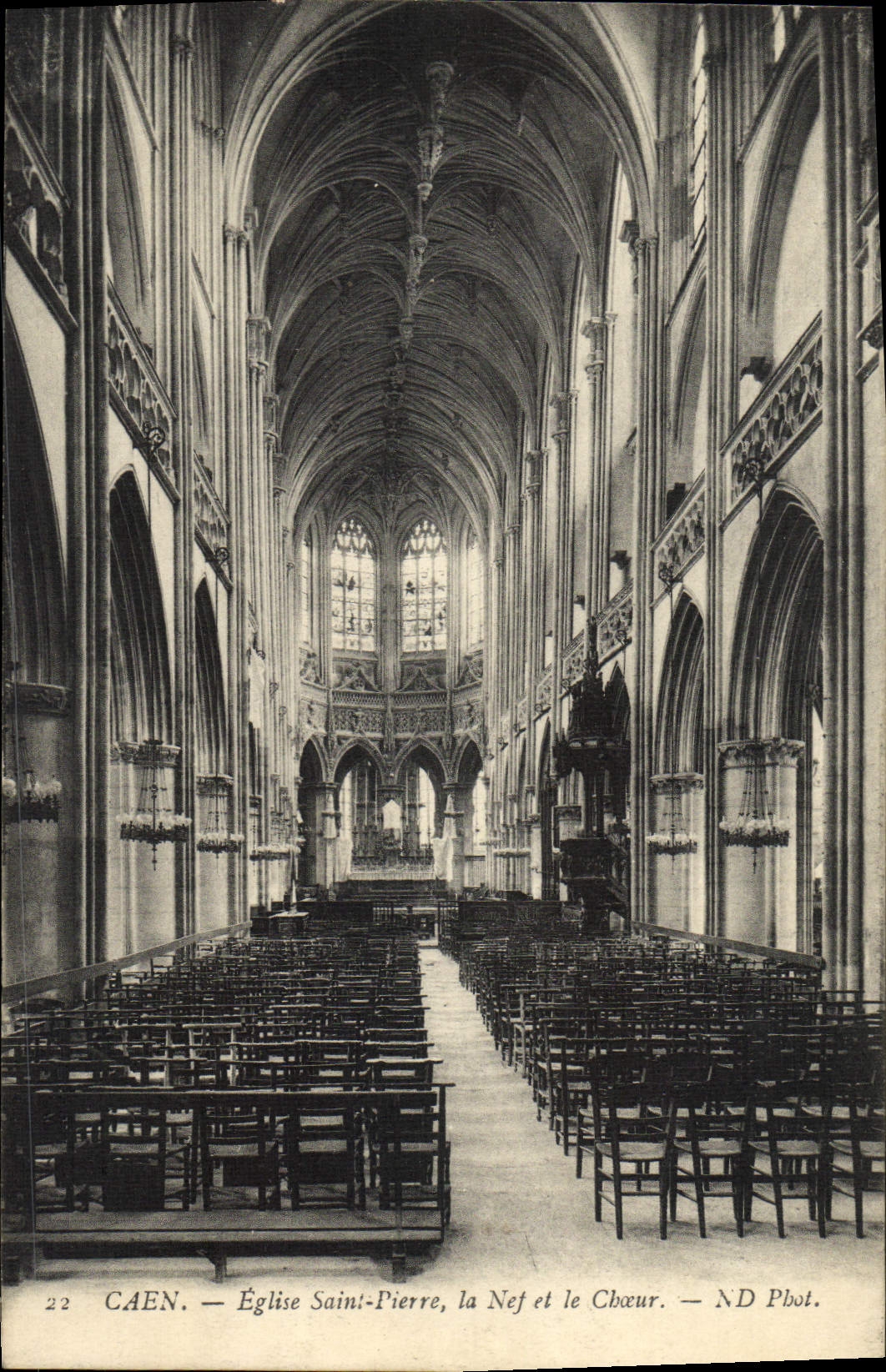 CPA Caen Le Clocher Saint Pierre la Nef et le Choeur