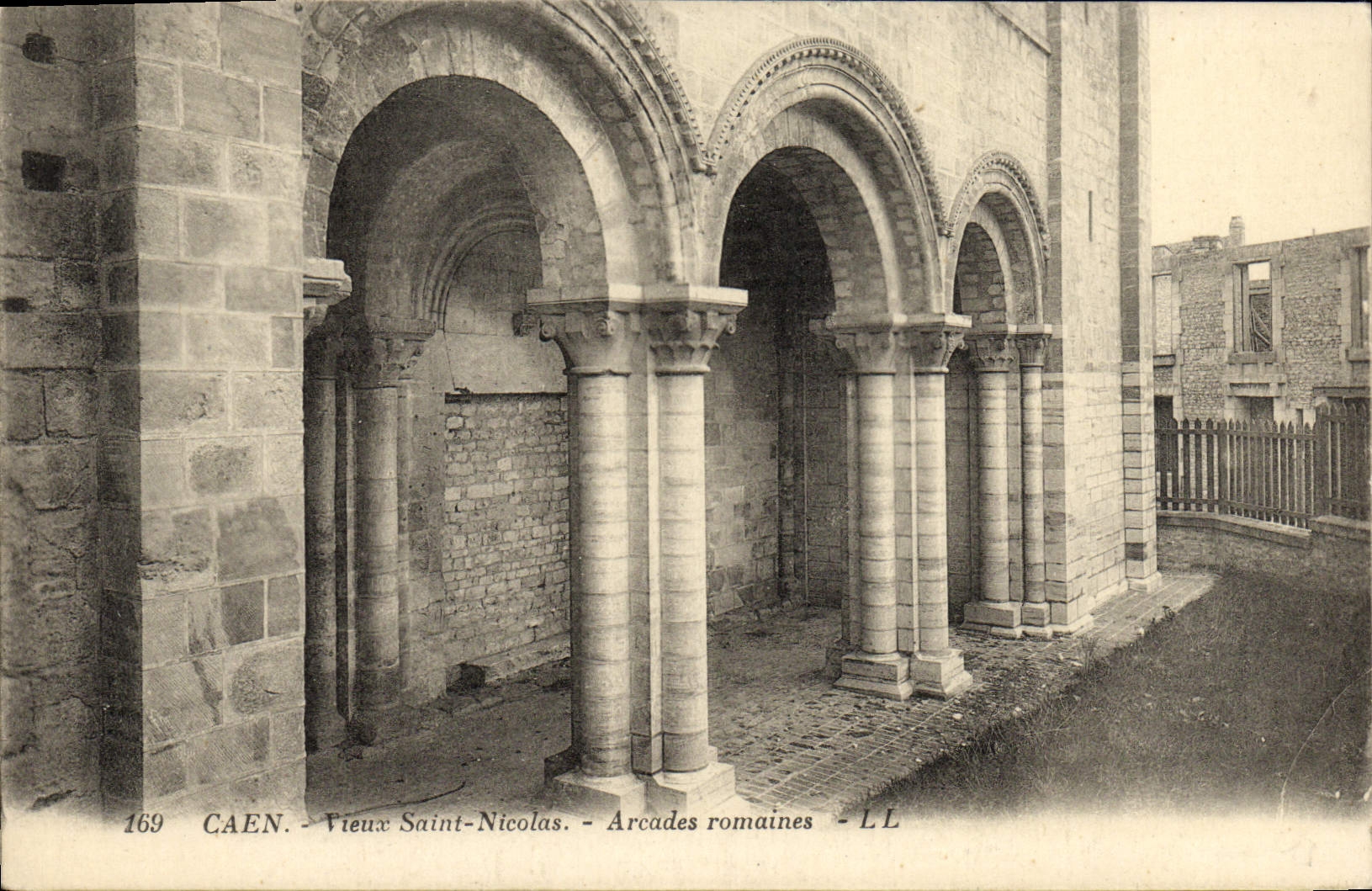 CPA Caen Vieux Nicolas Arcades Romaines