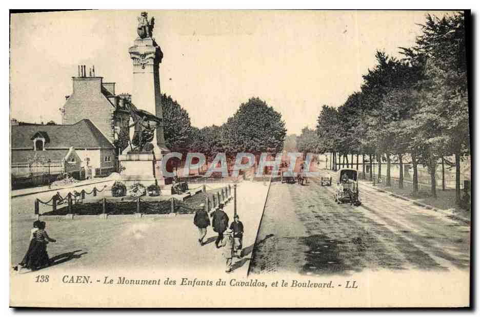 CAEN - Le Monument des Enfants du Cavaldos, et le Boulevard - LL