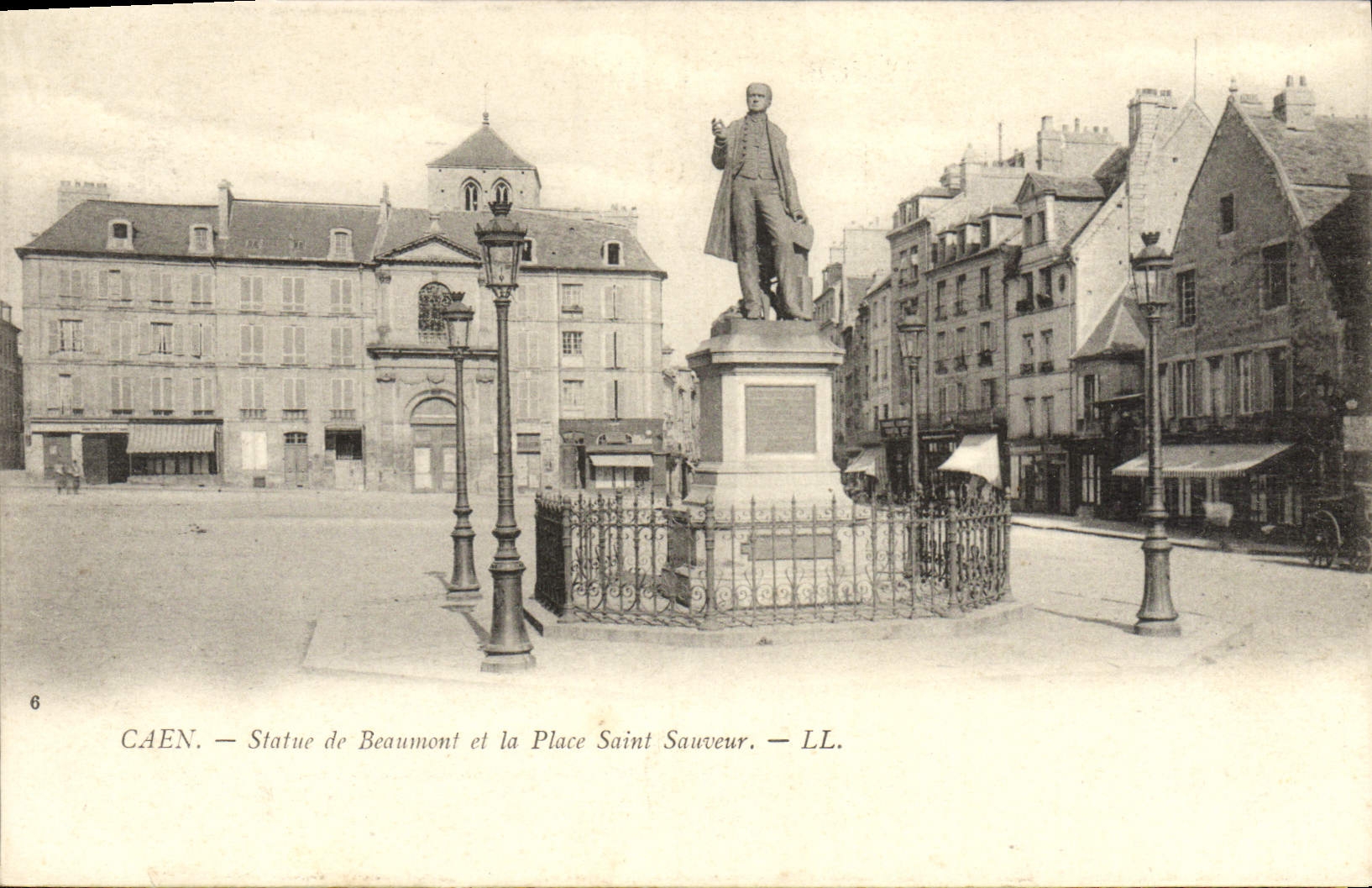 CAEN — Statue de Beaumont et la Place Saint Sauveur — LL.