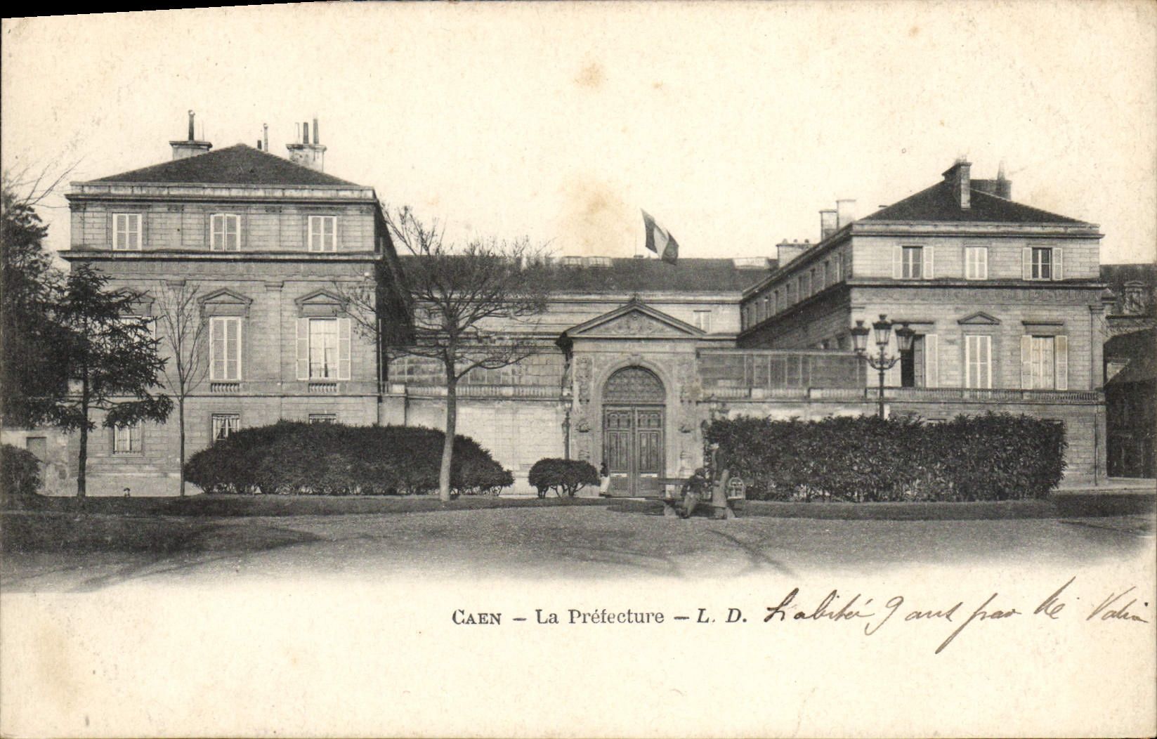 Caen — La Préfecture — L. D. Halibut, imprimé par le Valois