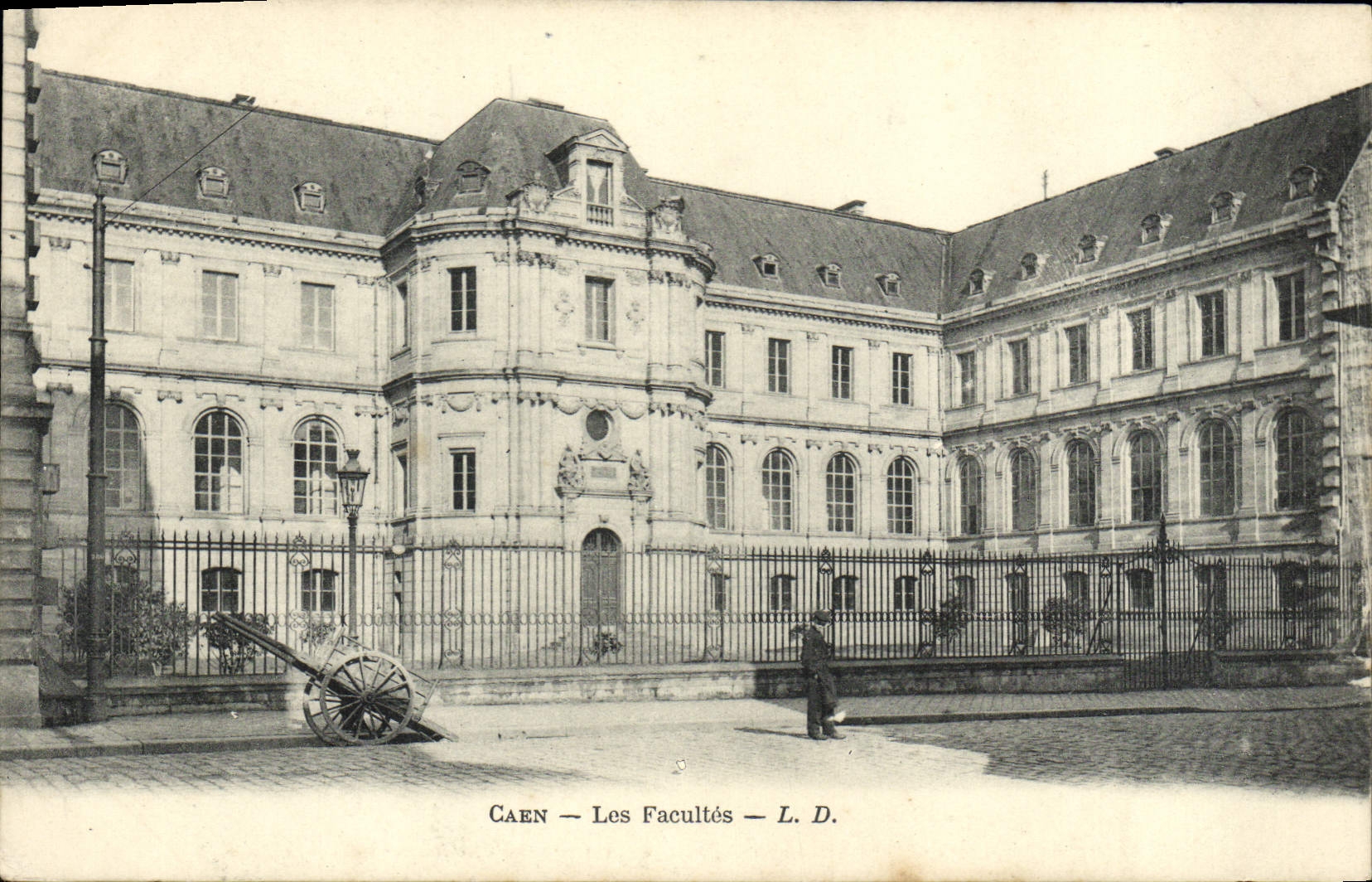 Caen — Les Facultés — L. D.