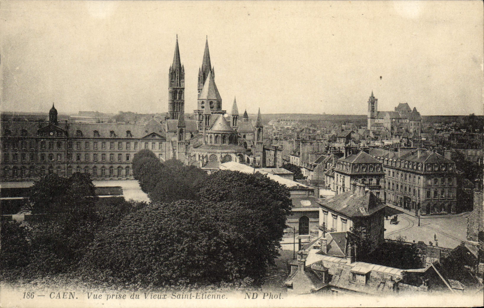 Caen — Vue prise du Vieux Saint-Etienne — ND Phot.