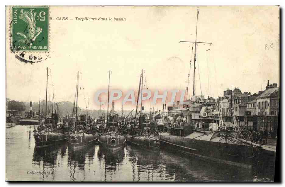 CPA Caen Torpilleurs dans le bassin Bateaux 
