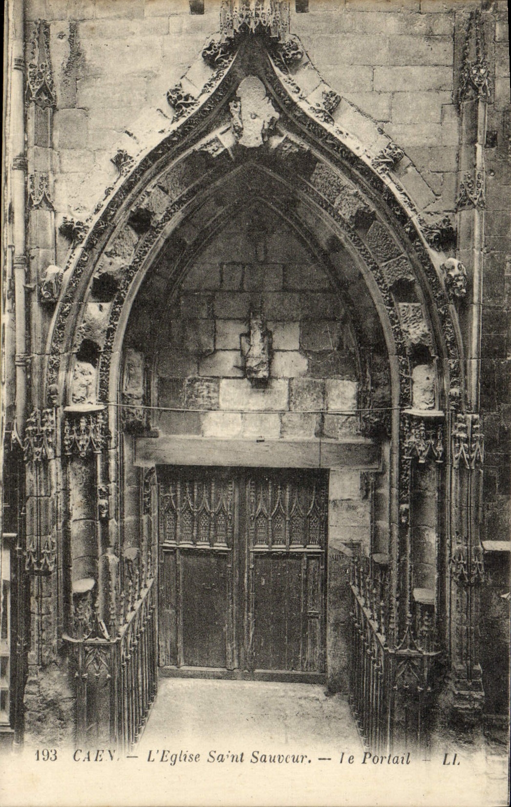 Caen — L'Église Saint-Sauveur — Le Portail — LI. — Éditeur Lévy Fils et Cie, Paris-Venise