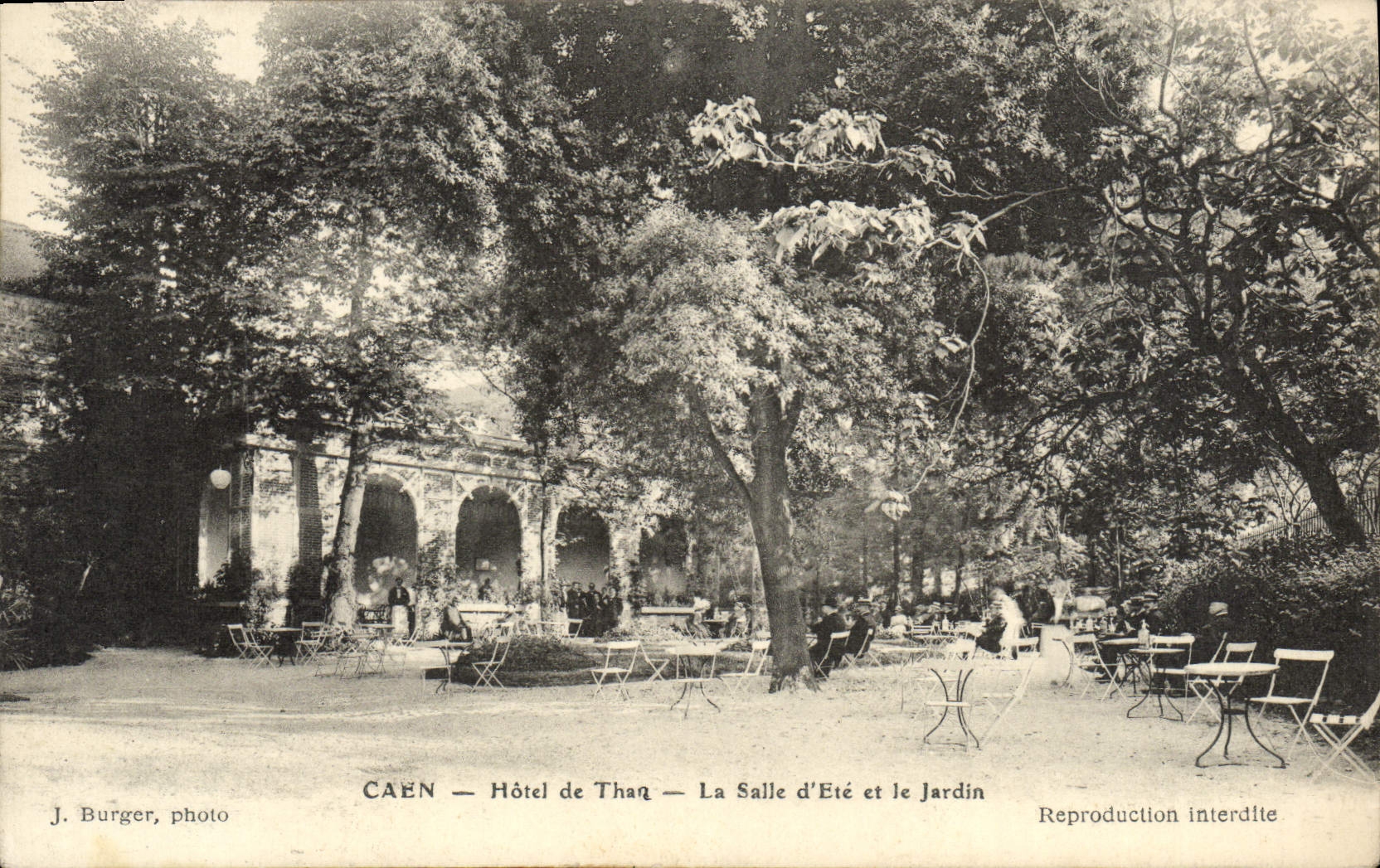 CPA Caen Hotel de Than La Salle d'Ete et le Jardin