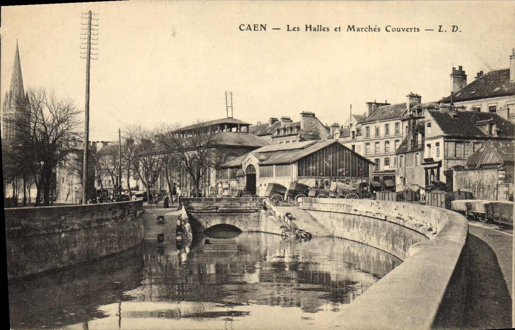 CPA Caen Les Halles et Marches Couverts 