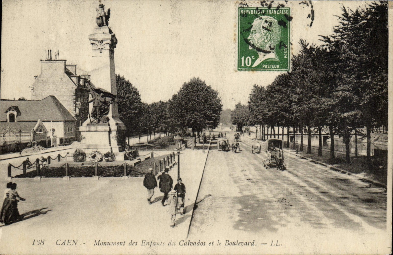 CPA Caen Monument des Enfants du Calvados et le Boulevard 