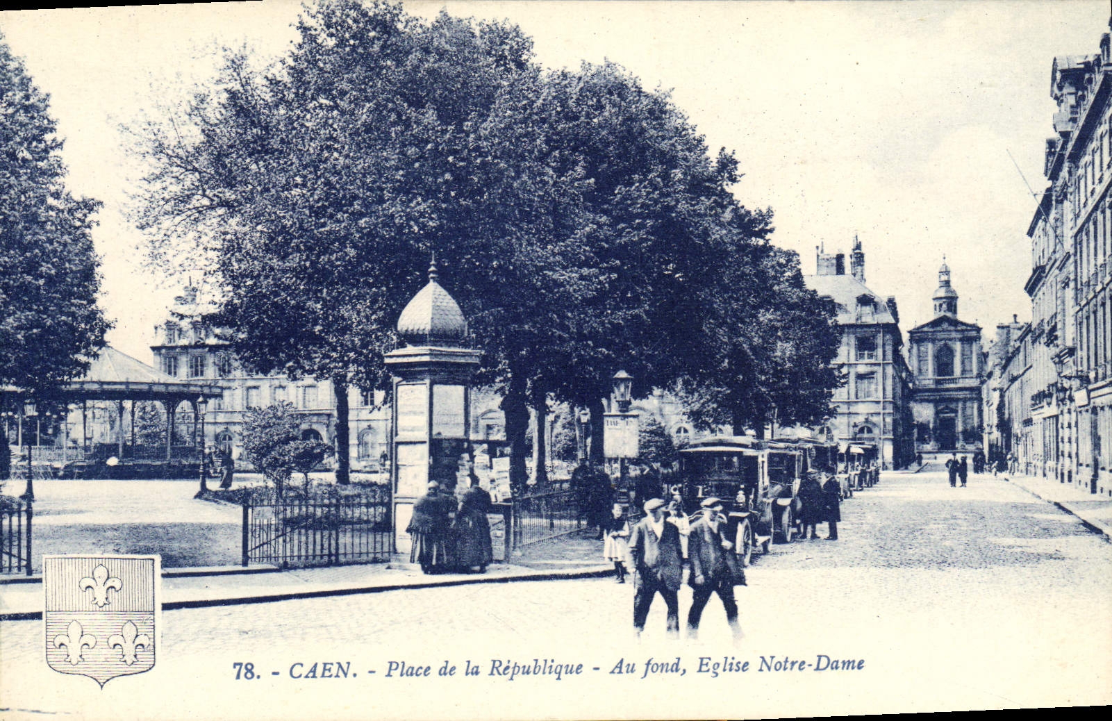 CPA Caen Place de la Republique au fond Eglise Notre Dame 