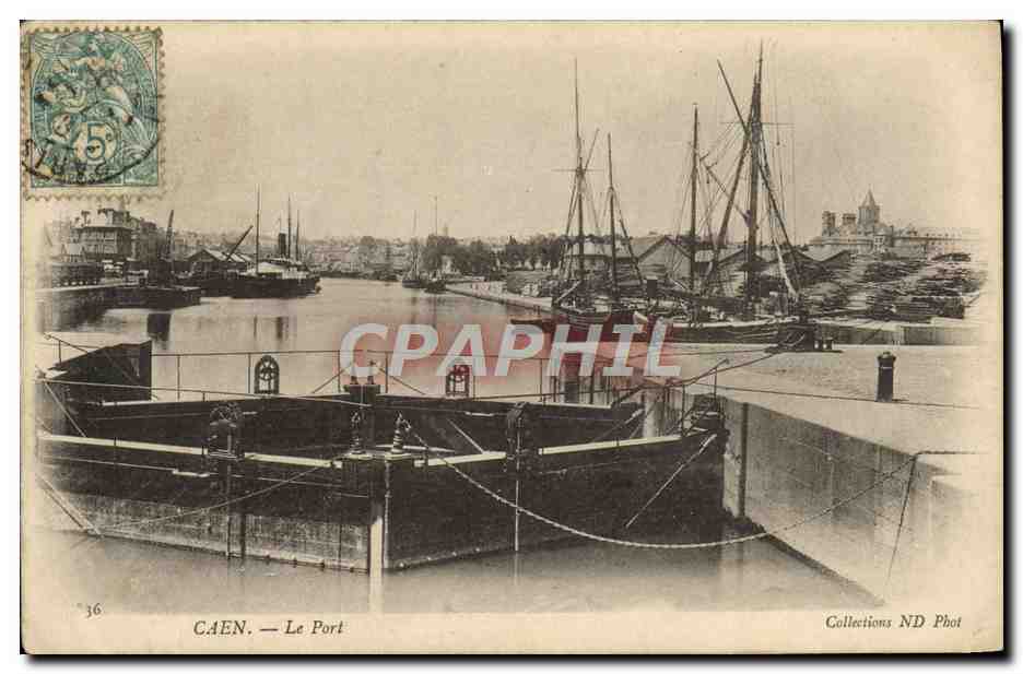 CPA Caen Le Port Bateaux