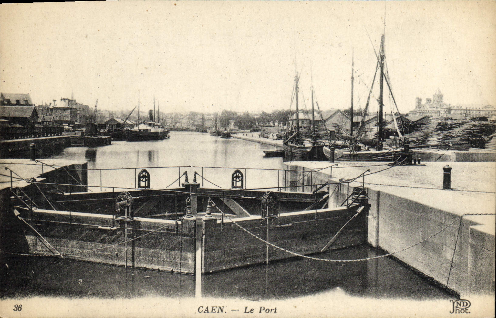 CAEN — Le Port — ND Hot. n°36