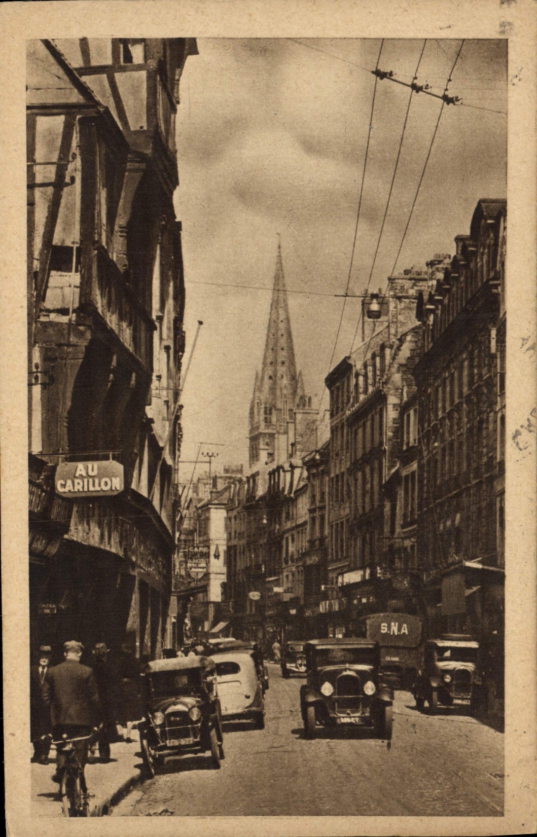 Vue de la rue Saint-Jean à Caen — éditeur Éditions Artisitiques et Publiques — n° 8165/02