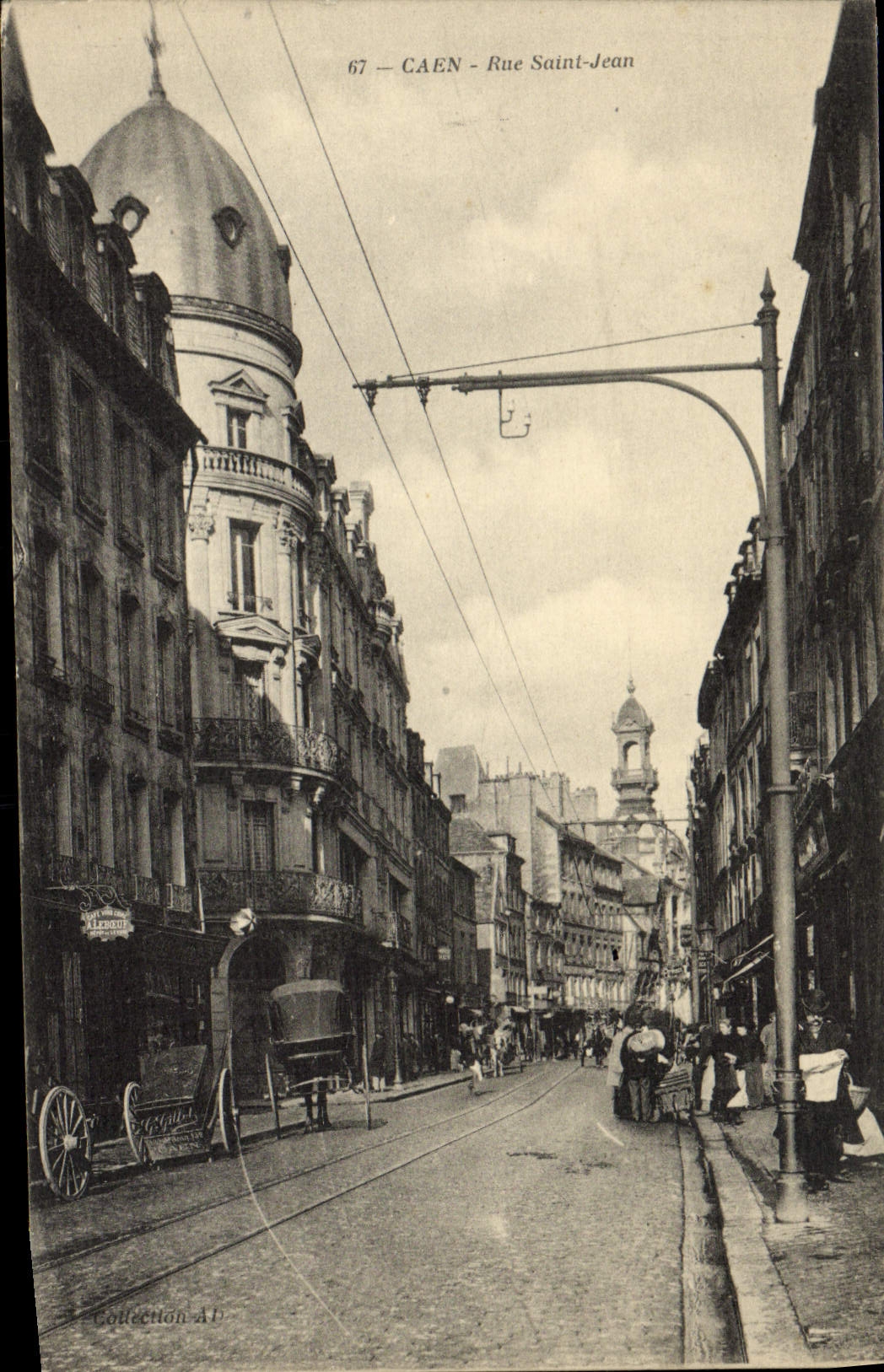 CAEN - Rue Saint-Jean — vue de la rue avec tramway et bâtiments — Collection AD