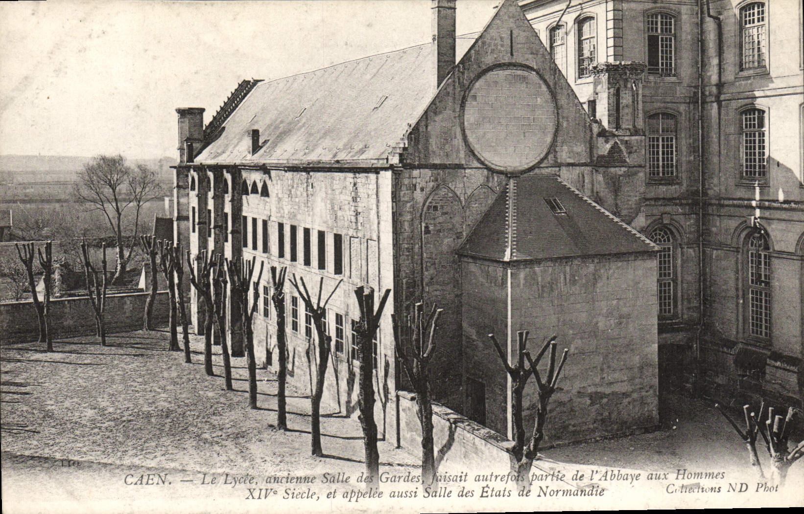 Caen — Le Lycée, ancienne Salle des Gardes du XIVe siècle, appelée aussi Salle des États de Normandie — Collections ND Phot