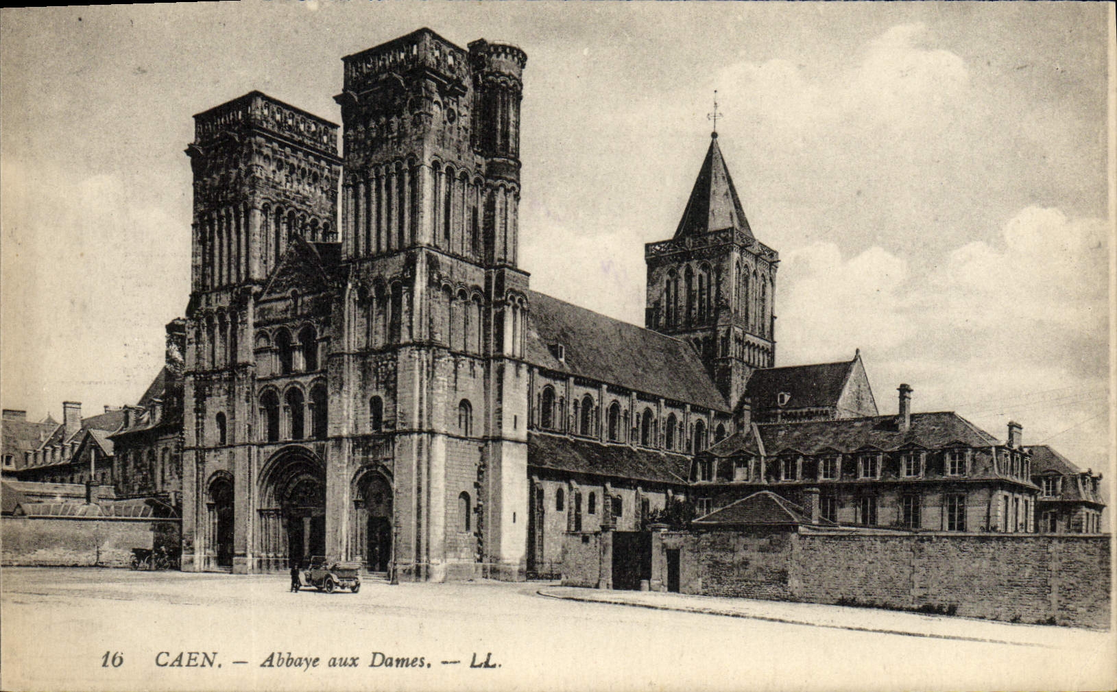 CPA Caen Abbaye aux Dames 